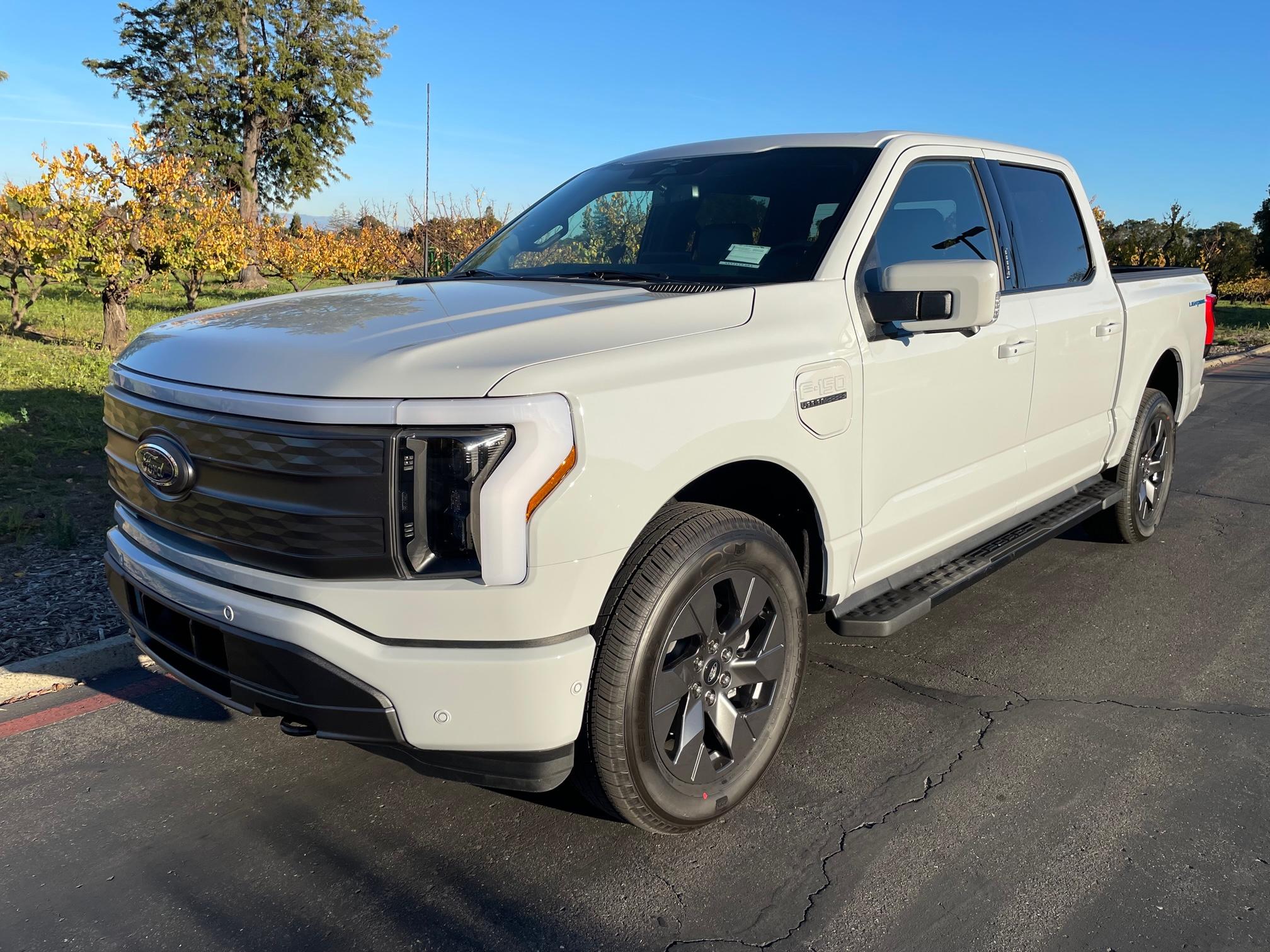 Ford F-150 Lightning 100 Mile Lariat ER Avalanche Review lightnin