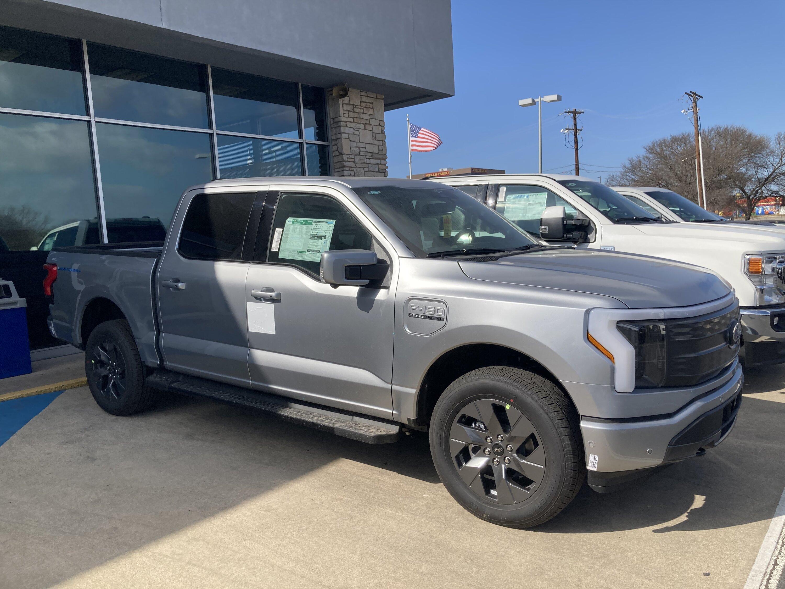 Ford F-150 Lightning ✅ 12/19 Lightning Build Week Group (MY2023) Lightning on dealer's lot 1-21-23