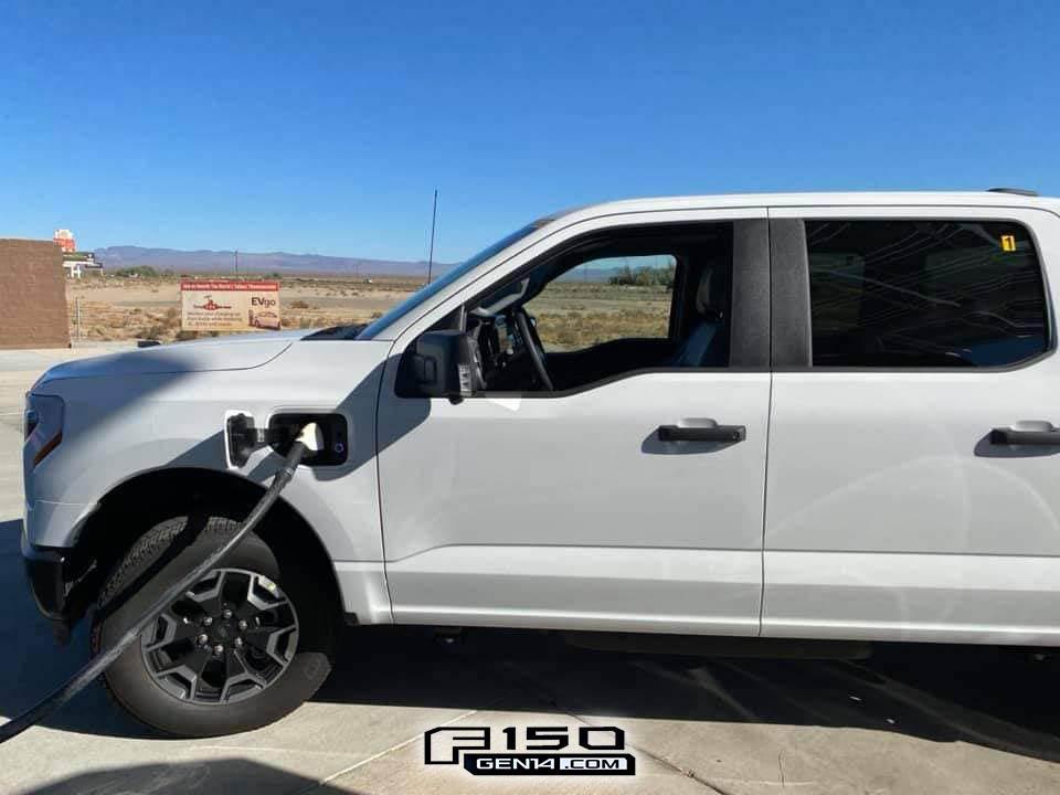 Ford F-150 Lightning Six 2022 F-150 Lightnings spotted charging during testing, w/ first Oxford White look Oxford White F150 Lightnin