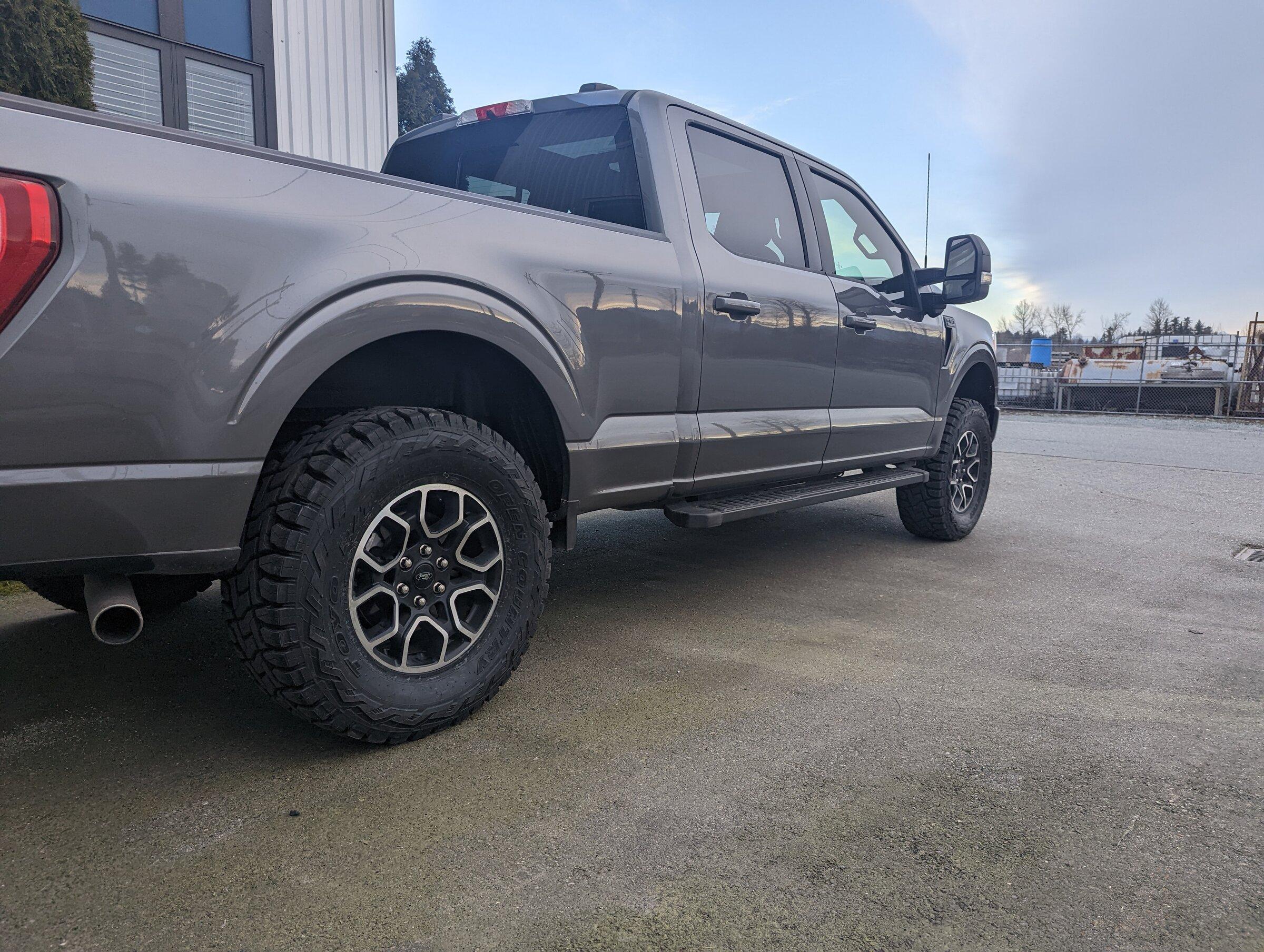 Ford F-150 Lightning 3" Rough Country Lift and 35's PXL_20220310_151324889