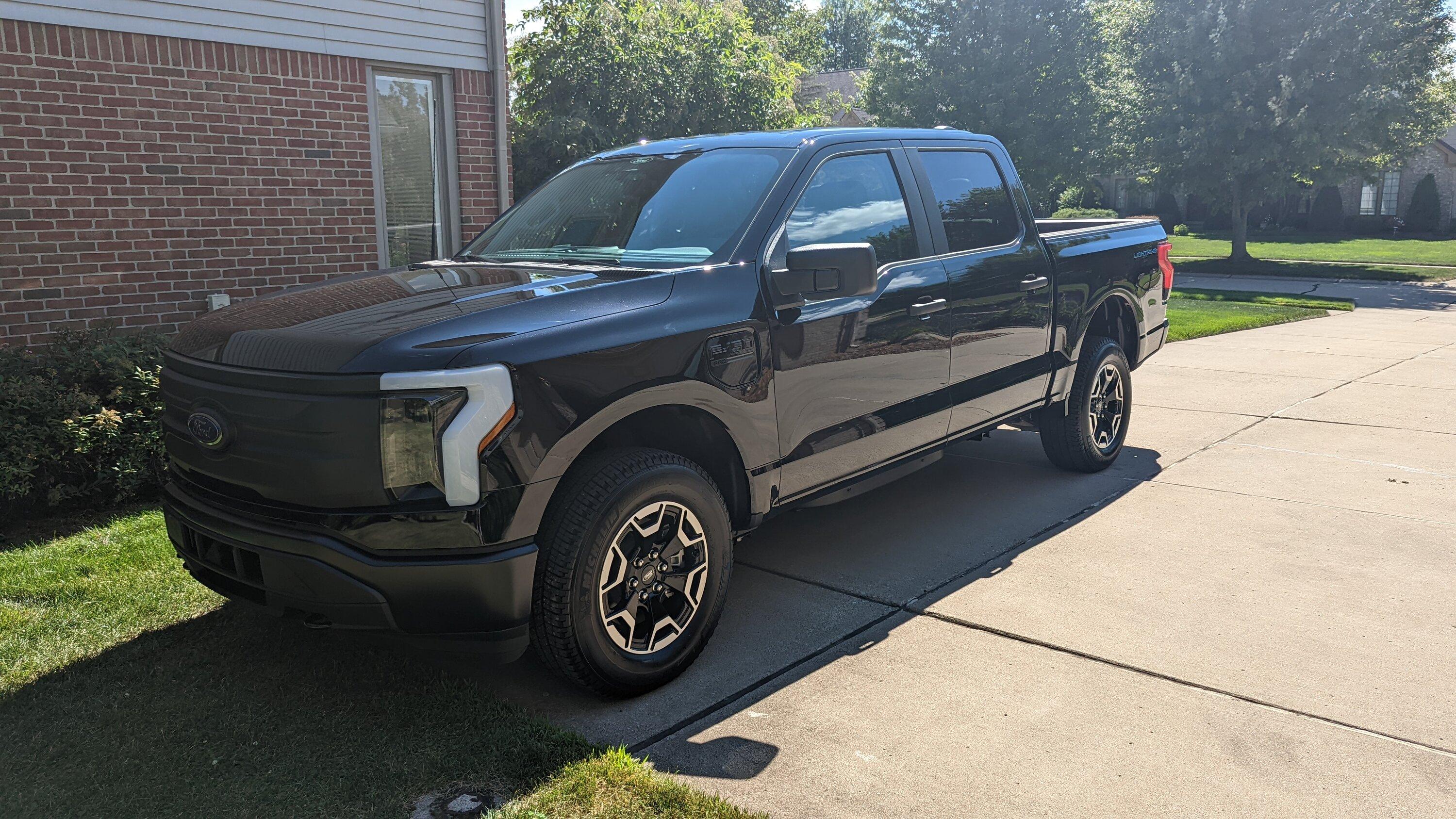 Ford F-150 Lightning ✅  6/13 Lightning Build Week Group PXL_20220802_200921784