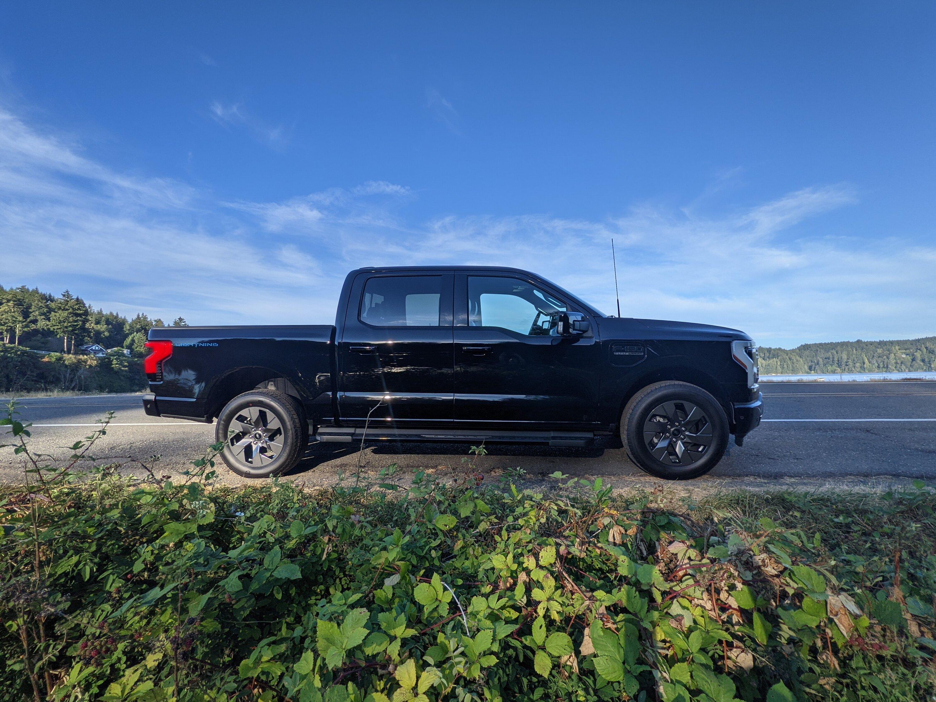 Ford F-150 Lightning FOR SALE: F-150 Lightning Lariat Extended Range Black/Black Seattle, WA PXL_20220822_013202540