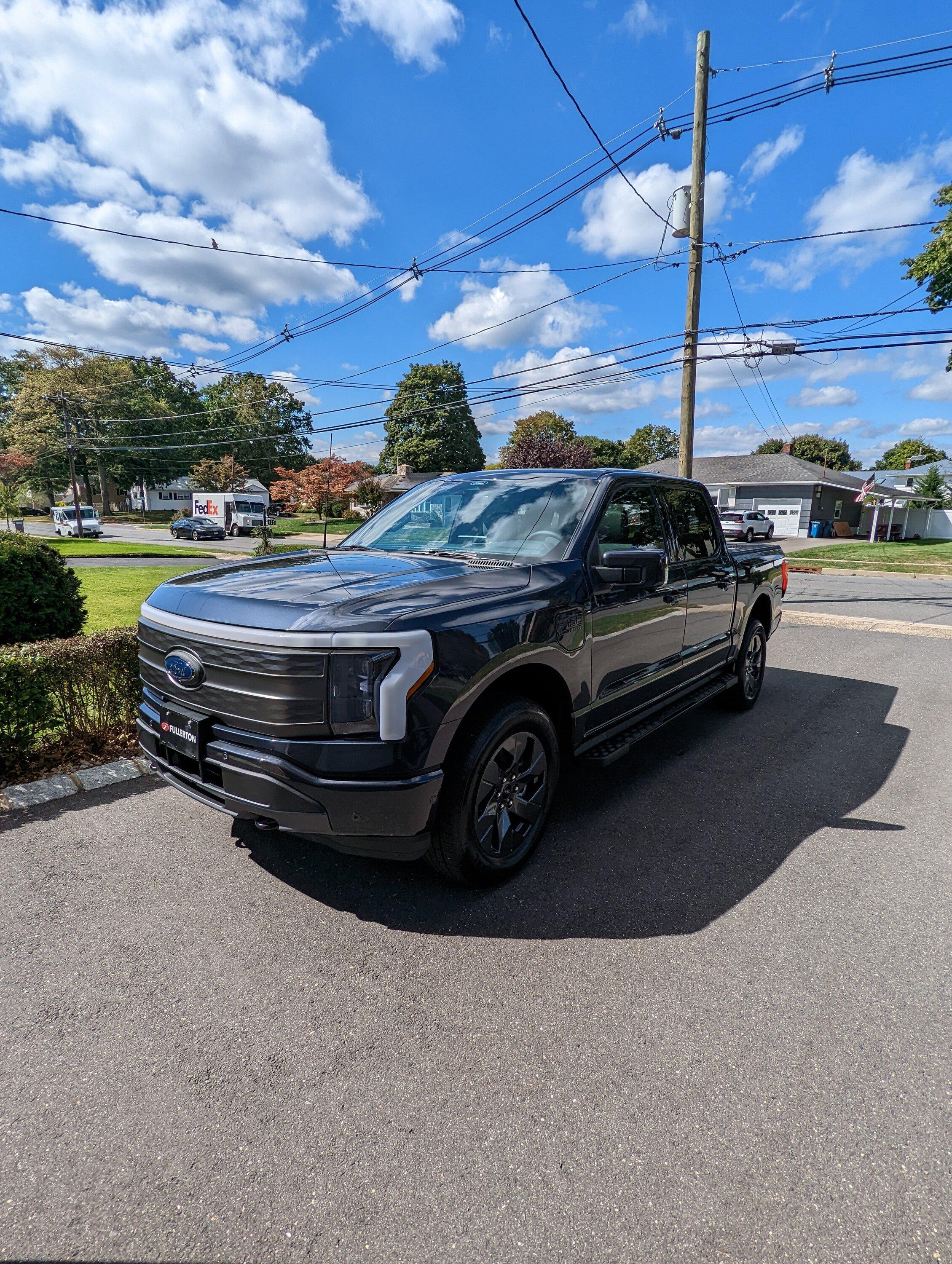 Ford F-150 Lightning ✅ 8/8 Lightning Build Week Group PXL_20220927_174027052.MP