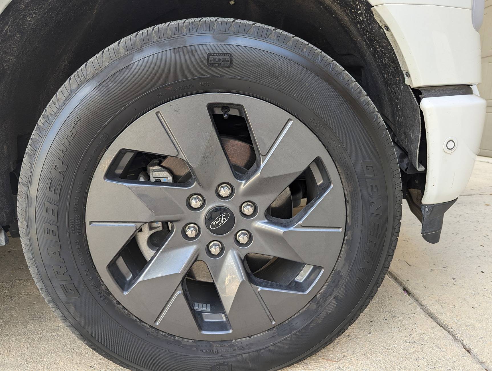 Ford F-150 Lightning SOLD - 20" Lariat Wheels/GG Tires for 18" XLT Wheels/Tires PXL_20240922_162813285
