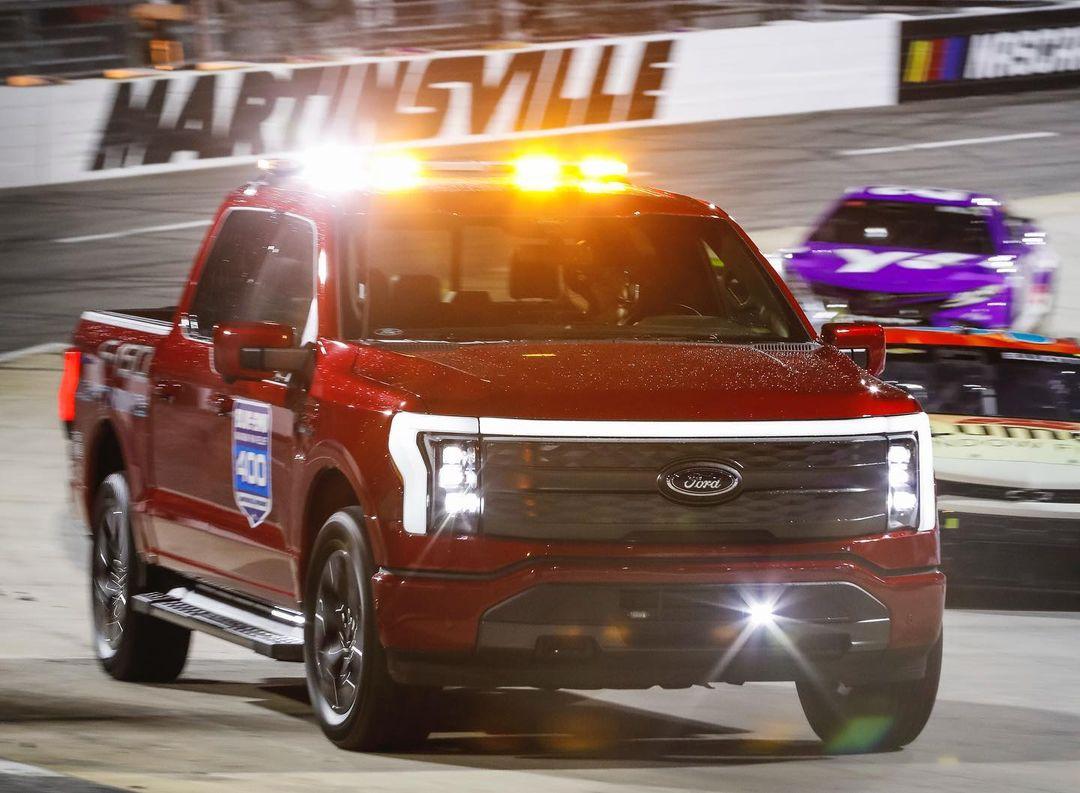 Ford F-150 Lightning RAPID RED F-150 Lightning Photos & Club rapid-red-f150-lightning-pace-truck1-