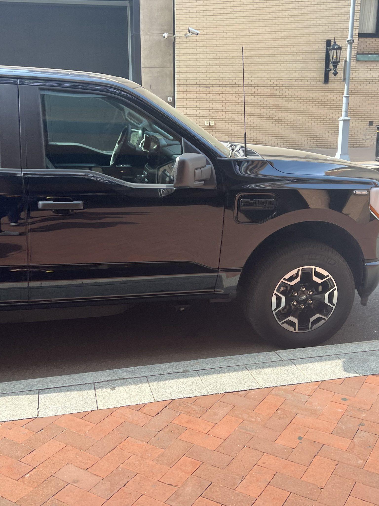 Ford F-150 Lightning F-150 Lightning Undercover Police Vehicle Spotted in Pittsburgh signal-2023-06-09-100847-3