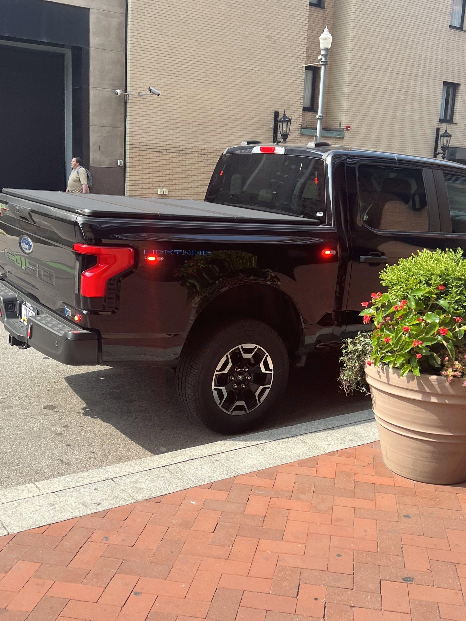 Ford F-150 Lightning F-150 Lightning Undercover Police Vehicle Spotted in Pittsburgh signal-2023-06-09-100847-6