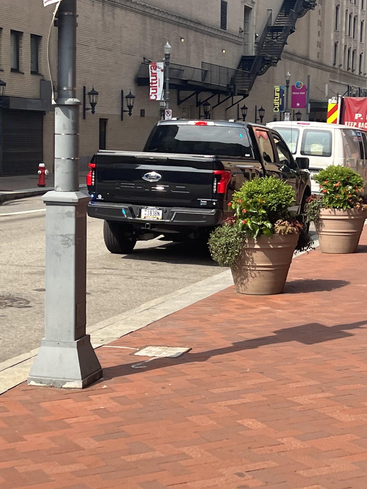 Ford F-150 Lightning F-150 Lightning Undercover Police Vehicle Spotted in Pittsburgh signal-2023-06-09-100847-8