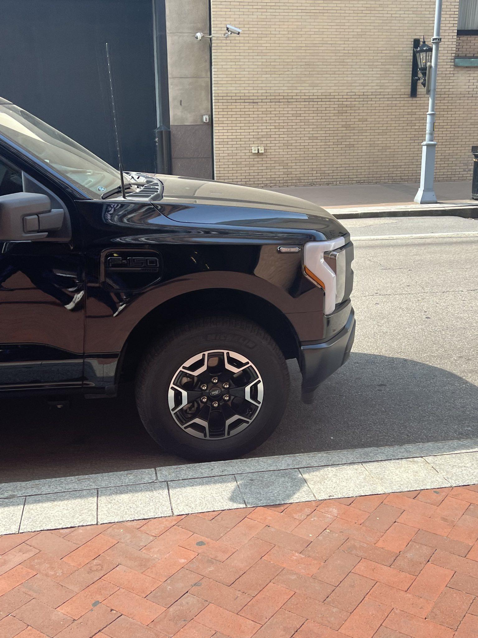 Ford F-150 Lightning F-150 Lightning Undercover Police Vehicle Spotted in Pittsburgh signal-2023-06-09-100847