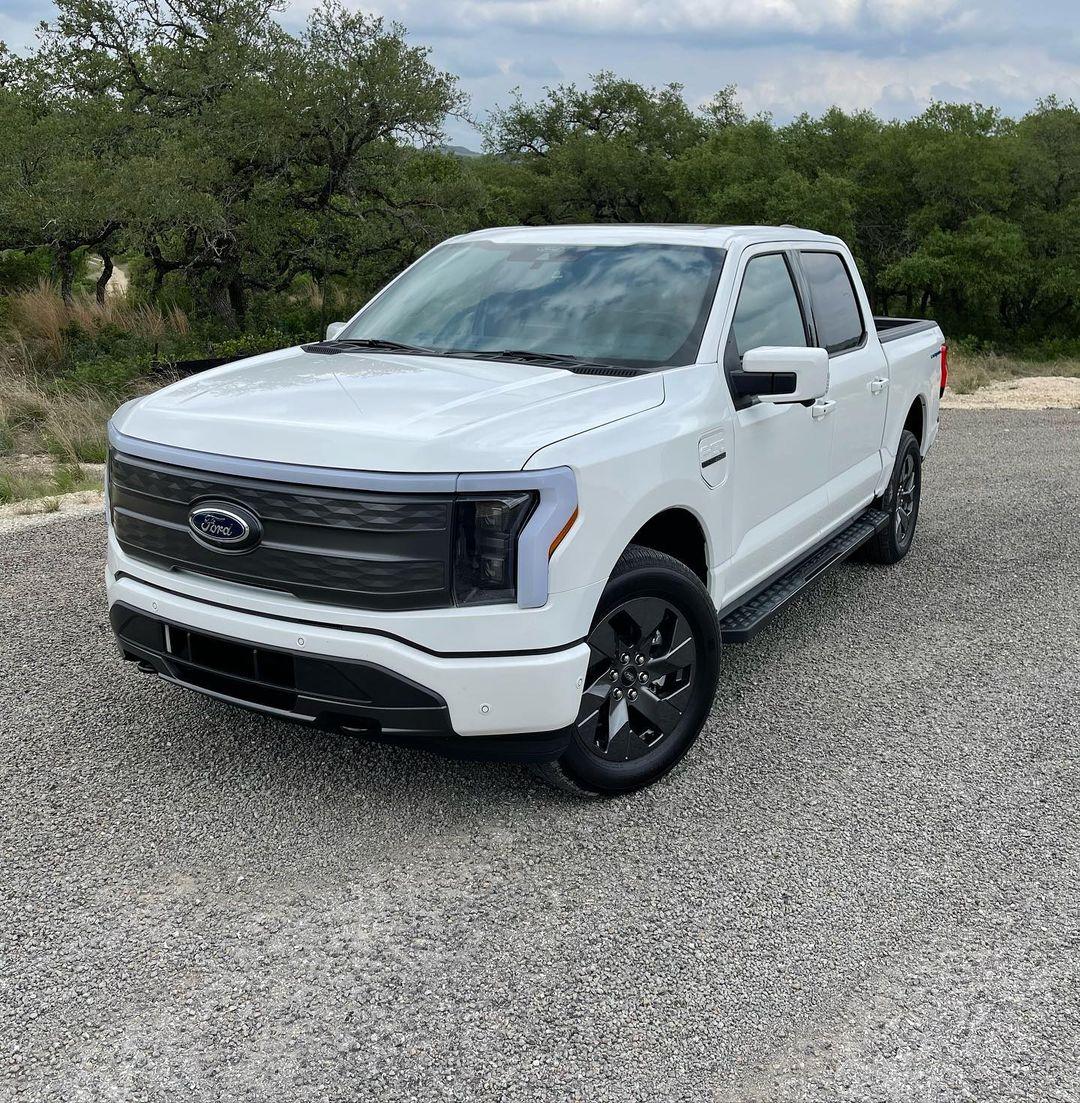 Ford F-150 Lightning STAR WHITE F-150 Lightning Photos & Club Star White F150 Lightning Lariat Pickup EV Exterior and interior10