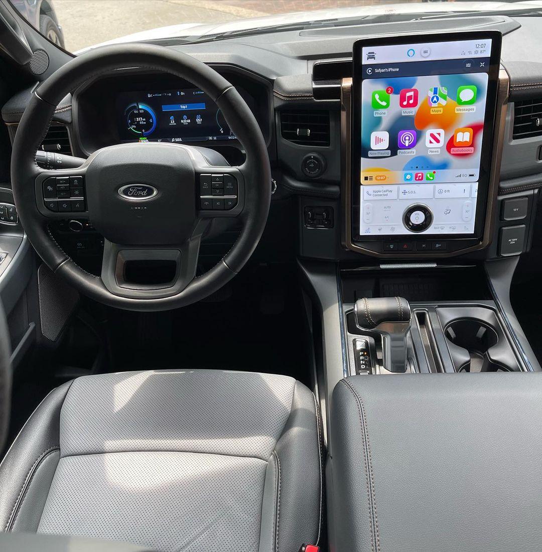 Ford F-150 Lightning Star White F-150 Lightning (+ Two Toned Seats & Apple CarPlay) : First Good Looks Star White F150 Lightning Lariat Pickup EV Exterior and interior3