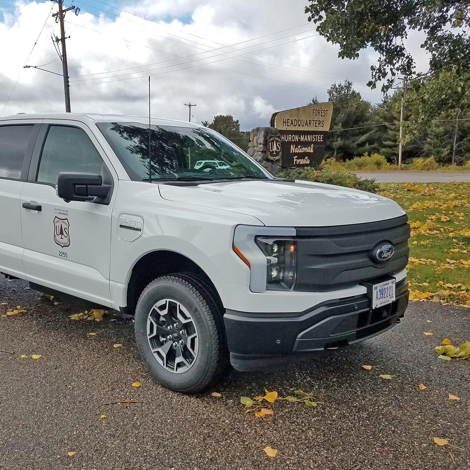 Ford F-150 Lightning US Forest Service is transitioning 17,000 ICE vehicles to EV -- starting with small fleet of F-150 Lightning [WARNING: NO POLITICS] USFS-F150-Lightning_s