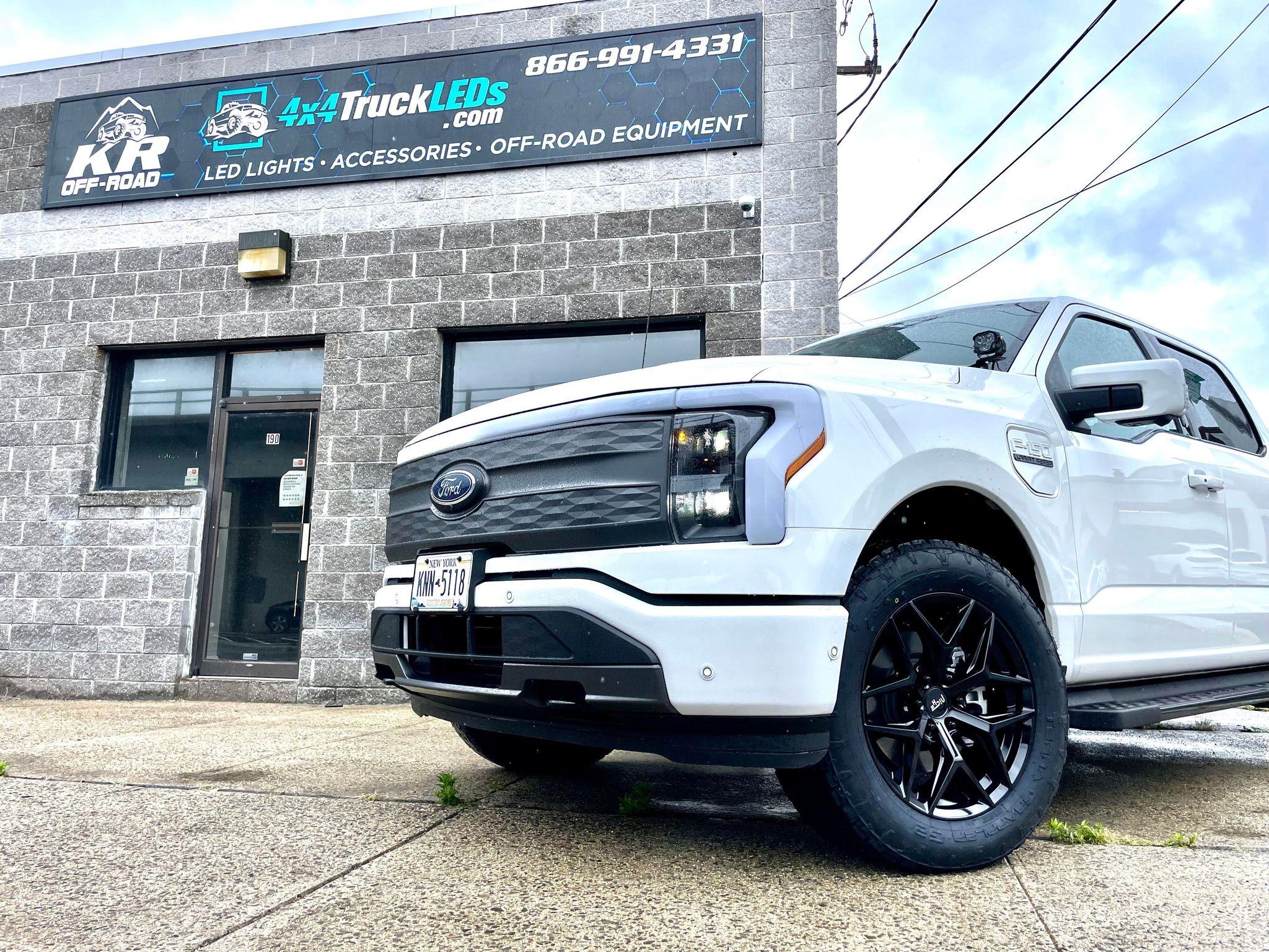 Ford F-150 Lightning STAR WHITE F-150 Lightning Photos & Club Wheels1