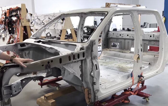Munroe Teardown – Body in White: Aluminum Body and Bed, Lightning Built Ford Tough