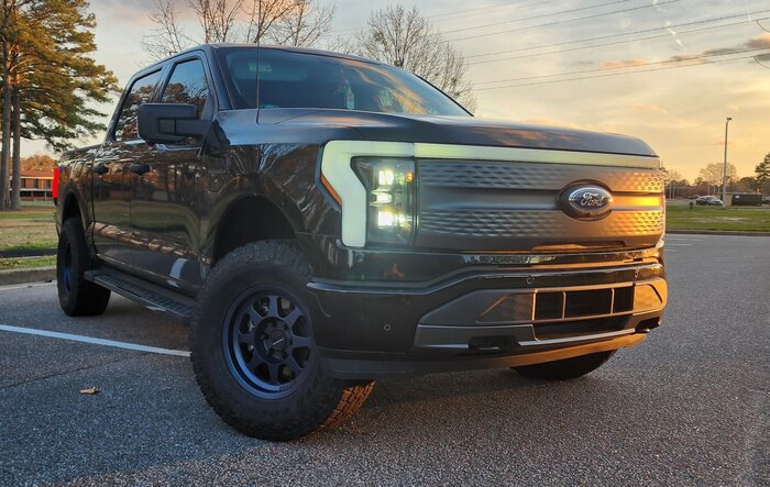 Leveled! 2" Rough Country Leveling Kit + Method 701 Wheels + Toyos 305/70R17