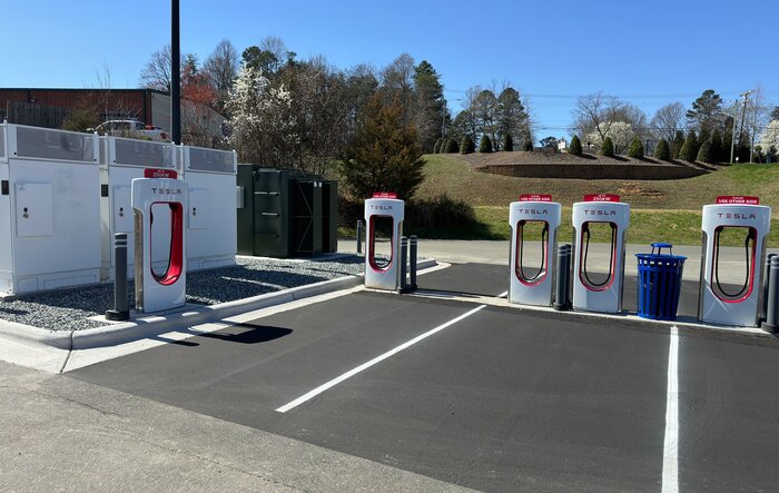 Photos from new Tesla Supercharging station w/ new charger placement (for trucks)